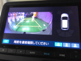 バックカメラの画像です。ガイドラインがスムースな車庫入れをサポートいたします。車庫入れの安心感がアップしますね。