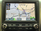 見やすい地図画面で、目的地へのナビゲーションをサポート。スムーズな運転をアシストします。複雑な道でも安心ですね。詳細な地図表示が便利です。