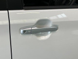 品質へのこだわり!フロアマットやシートなど車内をキレイに清掃し、ニオイや汚れなどを徹底的にクリーニングしてもらっております。室内はピカピカです☆
