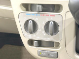 寒い冬も暑い夏も全席に快適な空調を届けてくれる、ダイヤル式エアコンを装備♪