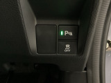 VSA装備車です。VSAはドライバーの操作と車の動きを見守っています。もし車の挙動が乱れたとき、4輪別々にブレーキをかけたり、エンジンパワーをしぼることによって車を安定させます。