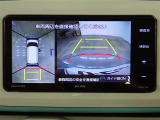 バックモニターと一緒にパノラミックビューモニター搭載!後方だけでなく、車を真上から見るように周囲の安全確認をサポートします
