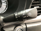 ライトスイッチです。「AUTO」にすると外の明るさに応じてスモールライト・ヘッドライトが自動でON・OFFします。夕暮れ時や屋内駐車場、トンネルなどに便利です。フォグランプもON・OFFできます。
