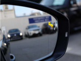 ブラインドスポットモニター装備。車線変更時の安全確認をサポートします。