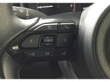 運転中目線を変えずにオーディオの操作ができるステアリングスイッチです