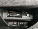 ETC2.0ユニットが搭載。従来のETCに加えて渋滞回避支援や安全運転支援などの情報サービスも提供。より安全で快適な道路利用をサポート。各種スイッチ部