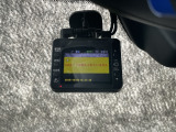 運転中の映像・音声などを記録して、交通事故やトラブルが起きた時の正確な状況把握に役立つ社外製ドライブレコーダーが装着されています
