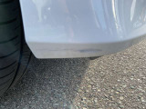 フロントバンパー右側に塗り跡がございます。