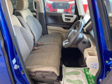 運転席のシートの高さを調節できるシートリフター機能が備わっています。身長の低い女性や広い視野を確保したい場合に役立ちます!車は一人一人の大切な空間!快適で、かつ安全なドライブを楽しみたいですね♪
