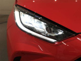 LEDヘッドライトです。デザイン性がよくとても明るいので、夜間の走行や悪天候でも安心です。しかも長寿命!