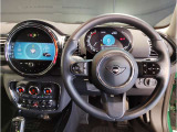 ミニ独特のゴーカートフィーリングと呼ばれる軽快なハンドリングはAT車、MT車のどちらでも楽しめます。