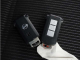 ◆スマートキー◆カギをバッグやポケットに入れたままでもドアロックの開閉ができる『スマートキー』付き!雨天や暗くなってもカギを取り出す必要がなくドアの開錠&エンジンも始動できます