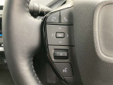 運転中、オーディオの操作をしてて、ハッとしたことはありませんか?ステアリングスイッチは、運転中でもハンドルでオーディオの操作が可能です。安全なドライブをサポートします。