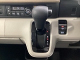 運転席周辺のスマートなレイアウトが、操作のしやすさを実現。快適なドライブをサポートします。