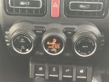 エアコンはオートエアコン付きになります。お好みの温度設定にすれば車内の温度を検知し自動で調整してくれます。暑い日は寒い日は特にオススメです♪