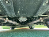 納車前にお車を持ち上げて入念に点検いたします。