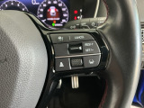 【アダプティブ・クルーズ・コントロール】予め設定した車速内でクルマが自動的に加減速。 前走車との適切な車間距離を維持しながら追従走行し、高速道路でのドライバーの疲労を軽減してくれる嬉しい機能付♪
