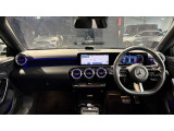 『メルセデス・ケア』が継承されるお車は、車両本体の保証にプラスして、エンジンオイルやワイパーブレード等の消耗部品に関しましても、交換時期に達している場合は無償交換させて頂きます。