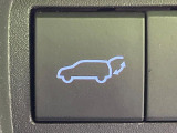 【パワーバックドア】スマートキーや運転席のボタンを押すだけでリアゲートが自動で開閉します!荷物を持っている時や、高い位置にあるバックドアを閉める際に便利な機能です♪