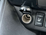 12V電源のアクセサリーソケットが付いています。
