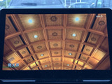 テレビ映像を画面いっぱいに表示でき、停車中の待ち時間にも番組を視聴できます。映像の表示領域が広く、画面内の情報も確認しやすいため、車内で過ごす時間に便利です。