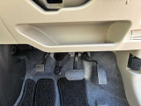 運転席アンダーポケットです