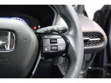 Hondaセンシングの機能のひとつ、アダプティブクルーズコントロール付!アクセルから足を離しても設定したスピードと前車との車間を保ち走行してくれます!車線維持もアシスト☆高速道路で疲労軽減ですね☆