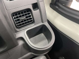 運転席側にもドリンクホルダーがあります!