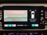 バックでの車庫入れも安心です!リアカメラが付いているバックモニター付のナビディスプレイを装備しております。バンパーについているソナーや、操作線もついており距離感も画面から確認できます。