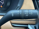 【オートライト(AUTO)】外の明るさをシステムが感知して、自動でヘッドライトが点灯します。ヘッドライトをつけ忘れを防ぐ便利機能です。