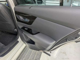 パワーウィンドウのスイッチですよ。運転席に居ながら窓を開け閉めのコントロールできます。