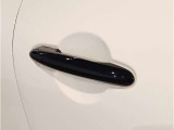 BMWのドアを閉めた時の重厚感は所有者様の満足度を高めてくれます。