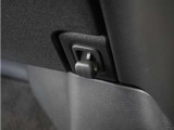 ◆フック◆ちょっとした買い物の袋を吊り下げたり、ゴミ袋を吊り下げられるコンビニフックがあり車内を転がらず便利です!