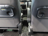 運転席アームレスト付き