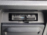 料金所もスムーズに通過、もちろん料金もリーズナブルに利用できるETC車載器が装備されています。