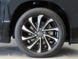 純正のアルミホイール装着車です。タイヤサイズは205/55R17です。