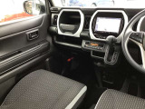 広々とした視界で運転も快適。勿論、安心、安全なSRSエアバックシステム運転席&助手席付