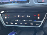 一年じゅう快適なドライブをお楽しみいただけるオートエアコンを装備。