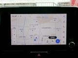 DCM(専用通信機)を装備したコネクティッドナビです。なお無償でのご利用期間は限定(令和11年7月まで)されています。詳しくは営業スタッフにお問い合わせください。