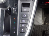国の指定を受けた自社工場で、整備士が車検と点検整備を行っております。