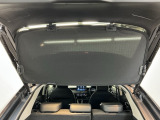 荷室のプライバシーを守ってくれるパーセルカバー。見た目もスッキリ、防犯性も高まります。