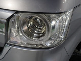 HIDより明るいLEDヘッドライトが装着されています。また点灯忘れも防止できるオートライトコントロール機能もついているので、夜間のドライブもより安全です。
