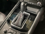 全てのトランスミッションのメリットを兼ね備えた理想的なAT、それがSKYACTIV-DRIVE(スカイアクティブドライブ)。「滑らかな変速」「ダイレクト感のあるシフトフィール」そして「低燃費」が特長です!