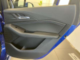 BMWのドアを閉めた時の重厚感は所有者様の満足度を高めてくれます。