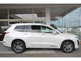 全長506cm&times;全幅196cm&times;全高177cm 3列シート6人乗りSUV『XT6』 背が高く車内は広々としております。