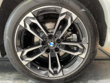 BMWならではの卓越した走りを支えるホイールと足回りです!日本車の走りに慣れている方にもぜひ体感して頂きたいほど、高いレベルでまとまっています!