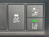 [ VSA (ABS+TCS+横すべり抑制) ]すべりやすい道や、障害物・割り込み車を避けるため急ハンドルを切った時に起こりがちなクルマの姿勢の乱れを抑制し、運転にゆとりをもたらします。