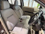 運転する人の体をしっかり支えるシート!