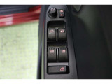 全ての窓が運転席から操作できます。今やほぼ当たり前ですが、無いと不便なアイテムですよね。ウインドウロックも装備しています。