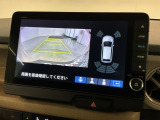 リバースギアに入れるだけで後方の表示へ切り替わります。夜間や雨の日の駐車も楽になりますよ。